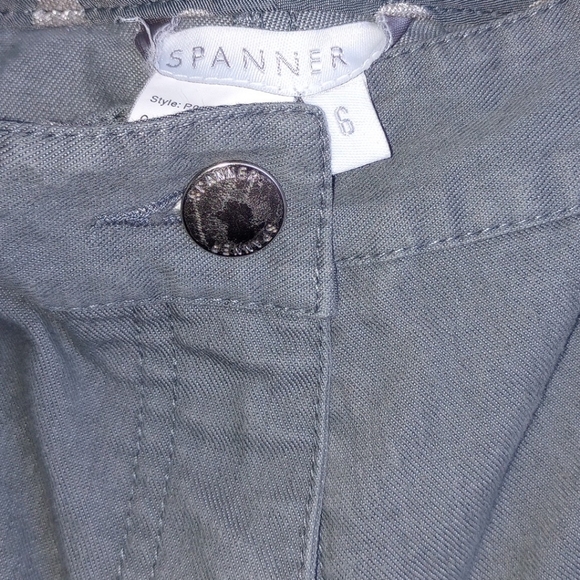 Spanner Women's Gray Capris Size 6 - Picture 4 of 4